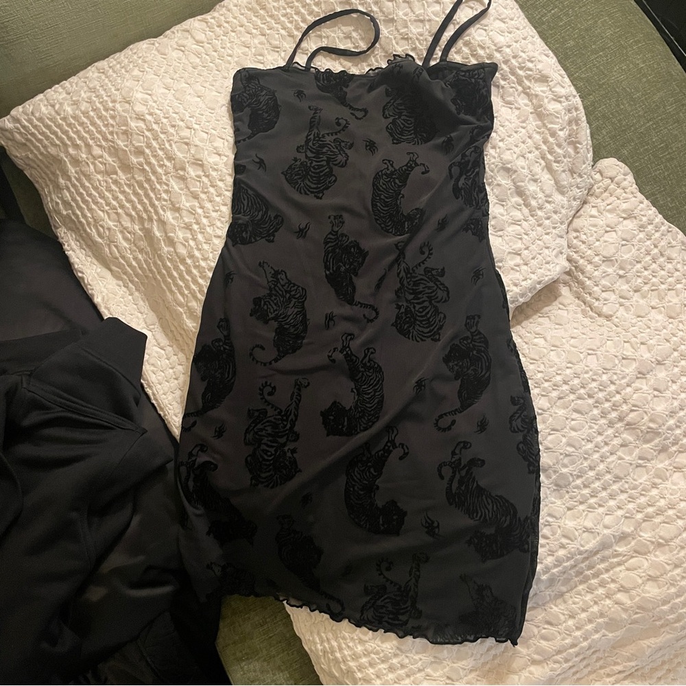 🔴 H&M Black Dress with Tiger Pattern